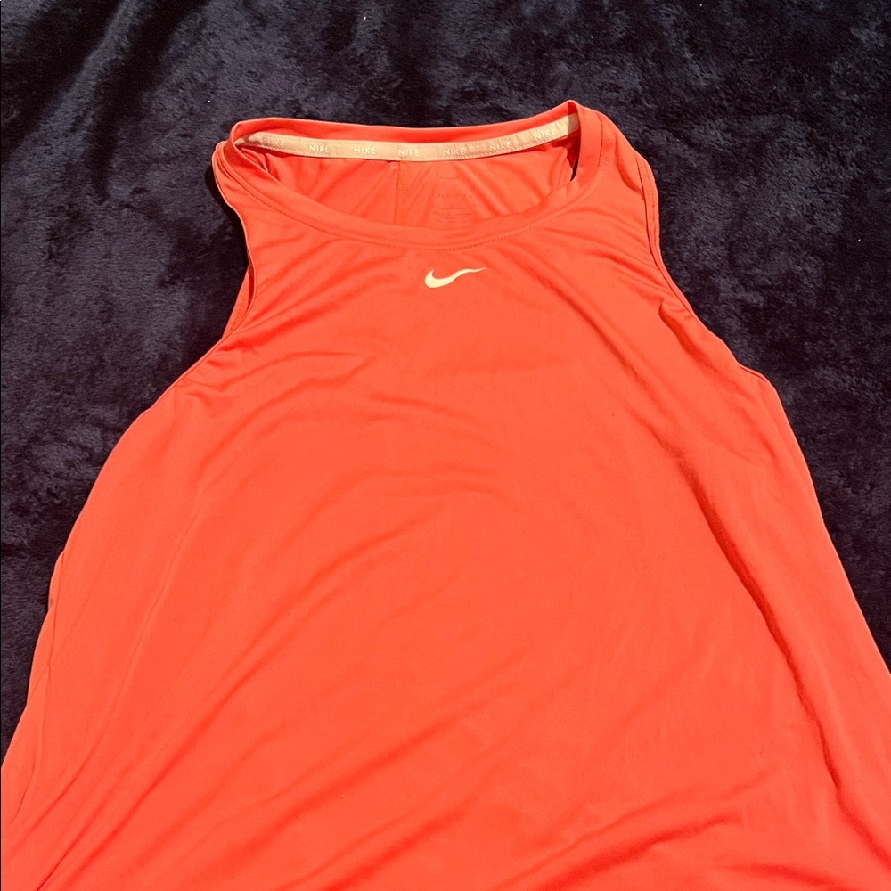 Nike Women's Vibrant pink  Tank Top